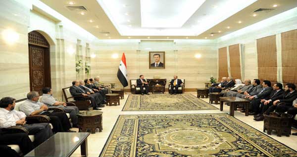 رئيس مجلس الوزراء السوري الدكتور وائل الحلقي المعلم يلتقي دي ميستورا: ندعم الجهود للتوصل إلى حل سياسي للأزمة في سورية