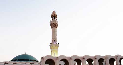 وزارة الأوقاف السعودية تمنع المساجد من استخدام مكبرات الصوت الخارجية