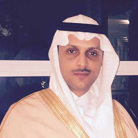 أمير سعودي يطالب بوقف استنزاف وزير الدفاع لأموال الوطن