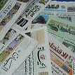 الصحف العربية تؤكد أن نظام القذافي يتهاوى وسط تحذيرات من التدخل العسكري الاجنبي
