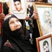 رغم الوعيد والتهديد الصهيوني: الأسرى الفلسطينيون يواصلون معركة "الأمعاء الخاوية".. وذووهم يشاركونهم الوجع