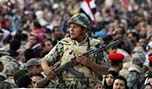 &rsquo;هآرتس&rsquo; تتوقع تدخل الجيش المصري في أزمة البلاد واستسلام السلطة 