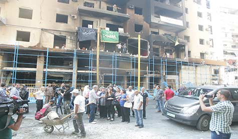 ورشة صاخبة في موقع التفجير في الرويس