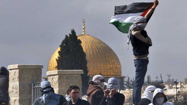 دعوات للتظاهر الجمعة وغضب عارم في القدس بعد قرار إغلاق الأقصى.. وسلطات الإحتلال تتراجع عنه