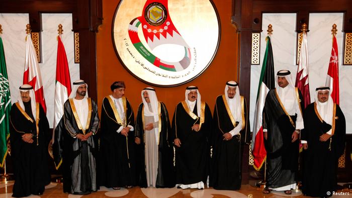 السعودية والبحرين والامارات تعيد سفراءها الى قطر