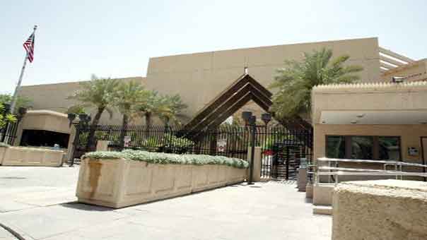 السفارة الأمريكية في الرياض تعلّق خدماتها ليومين بسبب تهديدات أمنية
