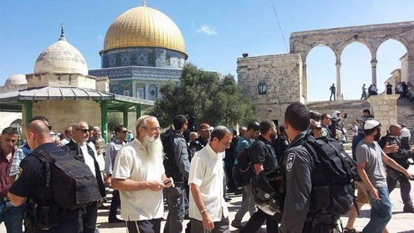 الفلسطينيون يناشدون ضمائر الامة : القدس وهويتها في خطر كبير