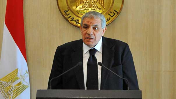 محلب يقدم استقالته والسيسي يكلف وزير البترول بتشكيل حكومة جديدة لمصر