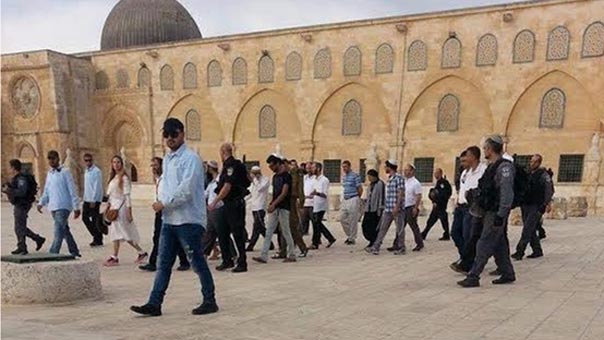 الاعتداءات الصهيونية على الاقصى مستمرة بالتزامن مع سلسلة غارات على غزة