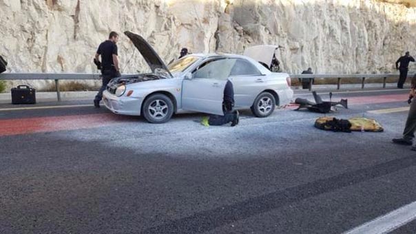 شابة فلسطينية تفجّر سيارتها عند حاجز في الضفة واستشهاد أم حامل وطفلتها الرضيعة بغارة صهيونية على غزة