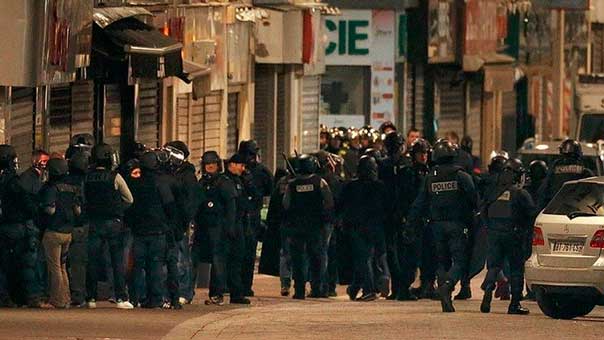 هولاند لتشكيل تحالف واسع ضد &rsquo;داعش&rsquo;.. وحاملة طائرات فرنسية إلى المتوسط