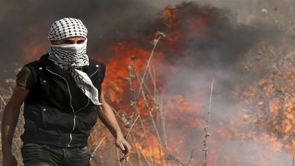 فلسطين: العمليات البطولية تتواصل..وشرطة العدو تقتحم باحات مسجد الاقصى وتعتقل العشرات