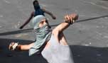 إصابات في صفوف المتظاهرين الفلسطينيين وشهيد برصاص الإحتلال قرب سلواد بالضفة