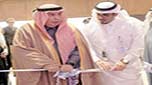 بالصور: غاب &rsquo;المقص&rsquo; في مؤتمر بالرياض فقصوا الشريط باليد!!