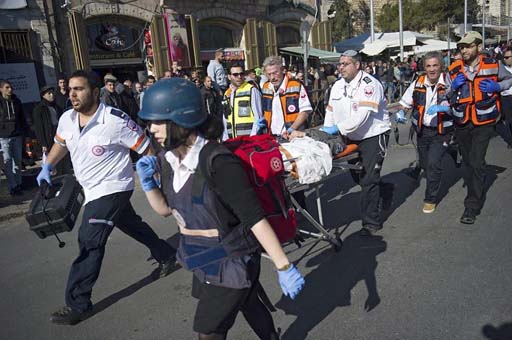 عملية &rsquo;باب العمود&rsquo; الثلاثية تضع قادة العدو في الزاوية.. والاحتلال يغطي عجزه بمضاعفة وتيرة الاعتقالات والتنكيل