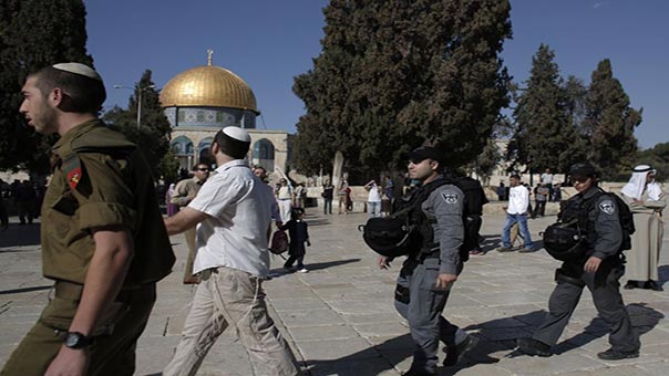 الاحتلال يواصل حملات اعتقاله في الضفة والقدس .. ومستوطنوه يجددون اقتحاماتهم للأقصى