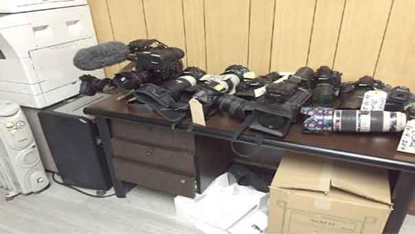 السلطات البحرينية تحتجز كاميرات أكثر من 12 صحافيًا شاركوا في تغطية تدريبات للبحرية الأمريكية