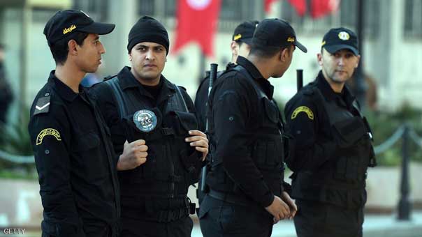 إرهابي يفجر نفسه فيقتل 4 عناصر من الشرطة التونسية