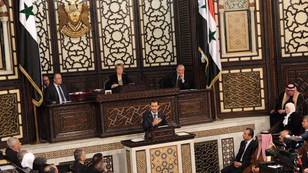 الرئيس الأسد: لن نسمح لرعاة الإرهاب بإسقاط سوريا ولن ننسى ما قدّمته المقاومة اللبنانية الوطنية لنا