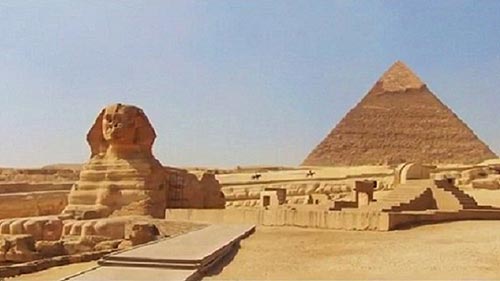 عين &rsquo;داعش&rsquo; على أهرامات مصر