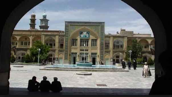 علماء البحرين في حوزة قم يؤازرون علماء الداخل: نحذّر السلطة من توغلها في الشأن الديني
