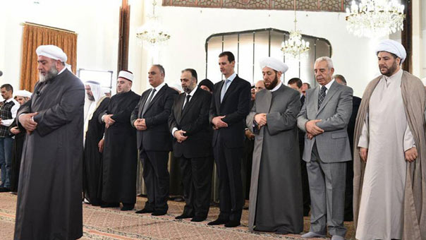 الرئيس الأسد يؤدي صلاة عيد الفطر المبارك في مسجد الصفا بمدينة حمص

