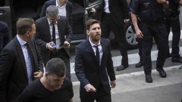 القضاء الإسباني يقرّر سجن ليونيل ميسي 21 شهرًا مع والده بتهمة التهرّب من الضرائب