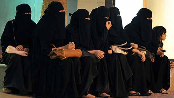 ناشطون سعوديون يوقّعون عريضة تدعو لإسقاط ولاية الرَّجُل
