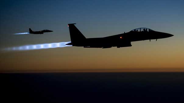 طيران &rsquo;التحالف الدولي&rsquo; يواصل مجازره بحق السوريين.. استشهاد 10 مدنيين في غارة على قرية بريف الرقة
