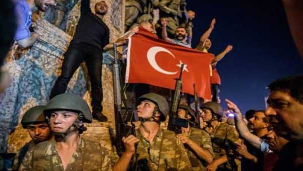  تركيا تبدأ أول محاكمة لمشتبه فيهم بانقلاب تموز