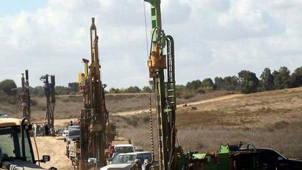 &rsquo;يديعوت أحرونوت&rsquo;: تكلفة العائق على حدود قطاع غزة تبلغ 3.34 مليار شيكل&lrm;
