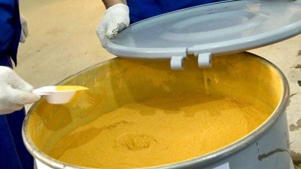 إيران تستلم غدا آخر الشحنات من الكعكة الصفراء بزنة 149 طنا