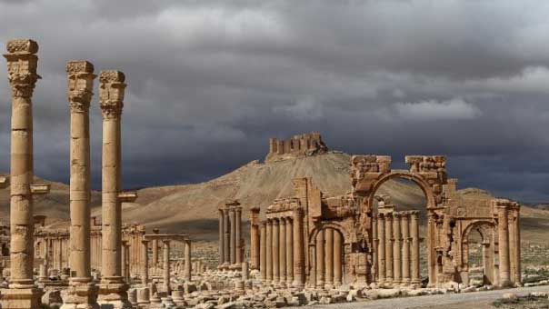 الدفاع الروسية: &rsquo;داعش&rsquo; يسعى إلى تدمير الآثار التاريخية المتبقية في تدمر بأكبر قدر ممكن