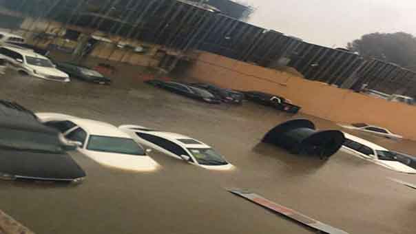 السعودية: أمطار عسير تكشف فساد المسؤولين وسوء البنية التحتية