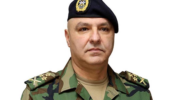 قائد الجيش من صيدا: سنرد بحزم على أية محاولة لنقل الاشتباكات إلى خارج مخيم عين الحلوة