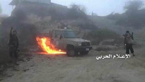 الجيش اليمني يقصف مواقع وتجمعات الجنود السعوديين في جيزان ويحرق آلية عسكرية