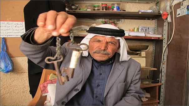  الحاج الخطيب يحتفظ بـ&rsquo;مفتاح العودة&rsquo; منذ عقود.. وحُلم الرجوع إلى دياره لا يفارقه