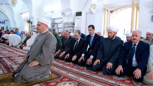 الرئيس الأسد يؤدي صلاة عيد الفطر المبارك في رحاب جامع النوري في حماة