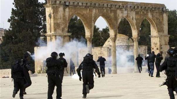 فلسطين: مواجهات مع الاحتلال &rsquo;الاسرائيلي&rsquo; قرب حاجز قلنديا شمال القدس المحتلة