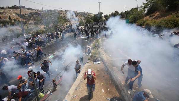 بالصور: شهداء وأكثر من 390 إصابة باعتداءات صهيونية على مظاهرات الفلسطينيين نصرة للأقصى