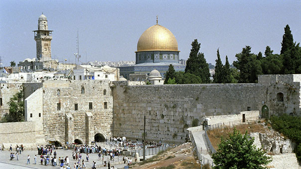 على وقع أحداث المسجد الأقصى..السلطة الفلسطينية تجمد الاتصالات مع كيان العدو على كافة المستويات