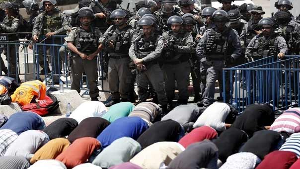 شهداء وجرحى فلسطينيون وسلطات الاحتلال تفتح كافة أبواب المسجد الأقصى&lrm;