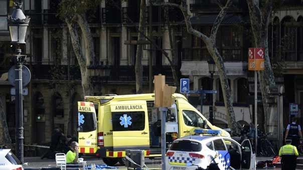 13 قتيلا وعشرات الجرحى في حادث دهس وسط برشلونة والشرطة تعتبره عملا إرهابيا 