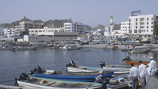 غرق سفينة إماراتية مقابل سواحل عمُان