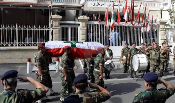 تكريم رسمي للعسكريين الشهداء.. والرئيس عون: ليست الأوطانُ مستَحَّقةً لنا إذا لم نكن مستعدين لصونها بالشهادة