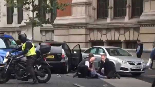 جرحى بحادث دهس وسط لندن.. والشرطة تعتقل مشتبها

