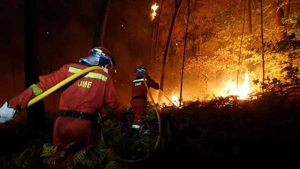 حرائق الغابات تودي بحياة 30 شخصاً في البرتغال وإسبانيا