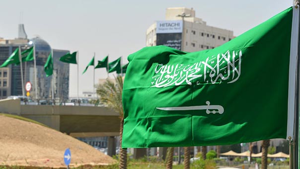 السعودية تجرّم المساس بنظامها على مواقع التواصل