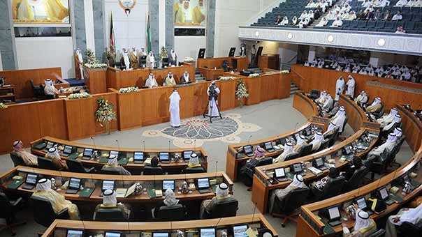  أمير الكويت يدعو مجلس الأمة لجلسة استثنائية غدًا