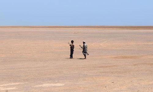 صواريخ يمنية على ميناء جيزان... واشتباكات في محيط باب المندب